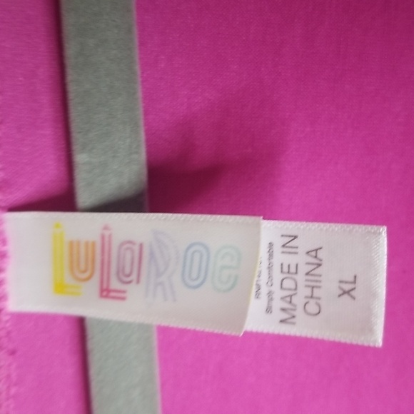 Lularoe Women's v neck shortsleeve oversized t shirt - Picture 2 of 4